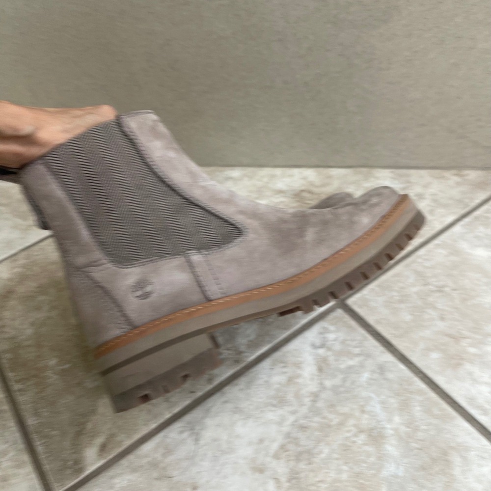 Timberland Courmayeur Valley Chelsea Boots Taupe Grey Nubuck Leather Womens 8.5 - Picture 5 of 11